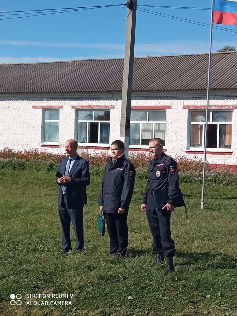 В Атяшевской средней школе проведена плановая практическая тренировка по теме: «Экстренная эвакуация сотрудников и детей в случае возникновения опасности террористического акта»..