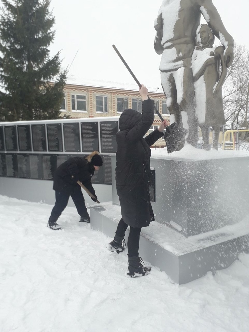 Дорога к обелиску- дорога к себе..