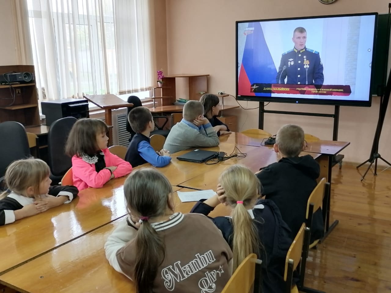 Для воспитанников ГПД в Атяшевской средней школе организован просмотр фильма &amp;quot;Мордовия-родина Героев&amp;quot;..